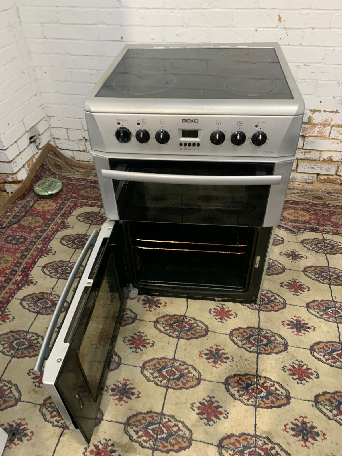 60CM Beko Grey Cooker (video available)