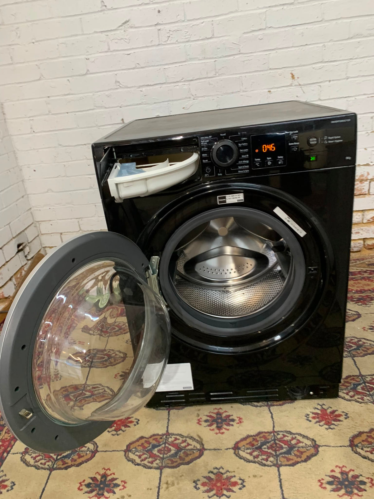 HotPoint Black 8KG Washing Machine