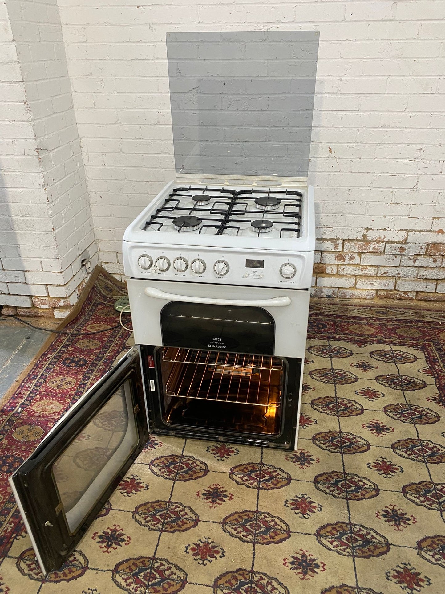 HotPoint 60 CM Gas Cooker With Oven/Grill For Sale