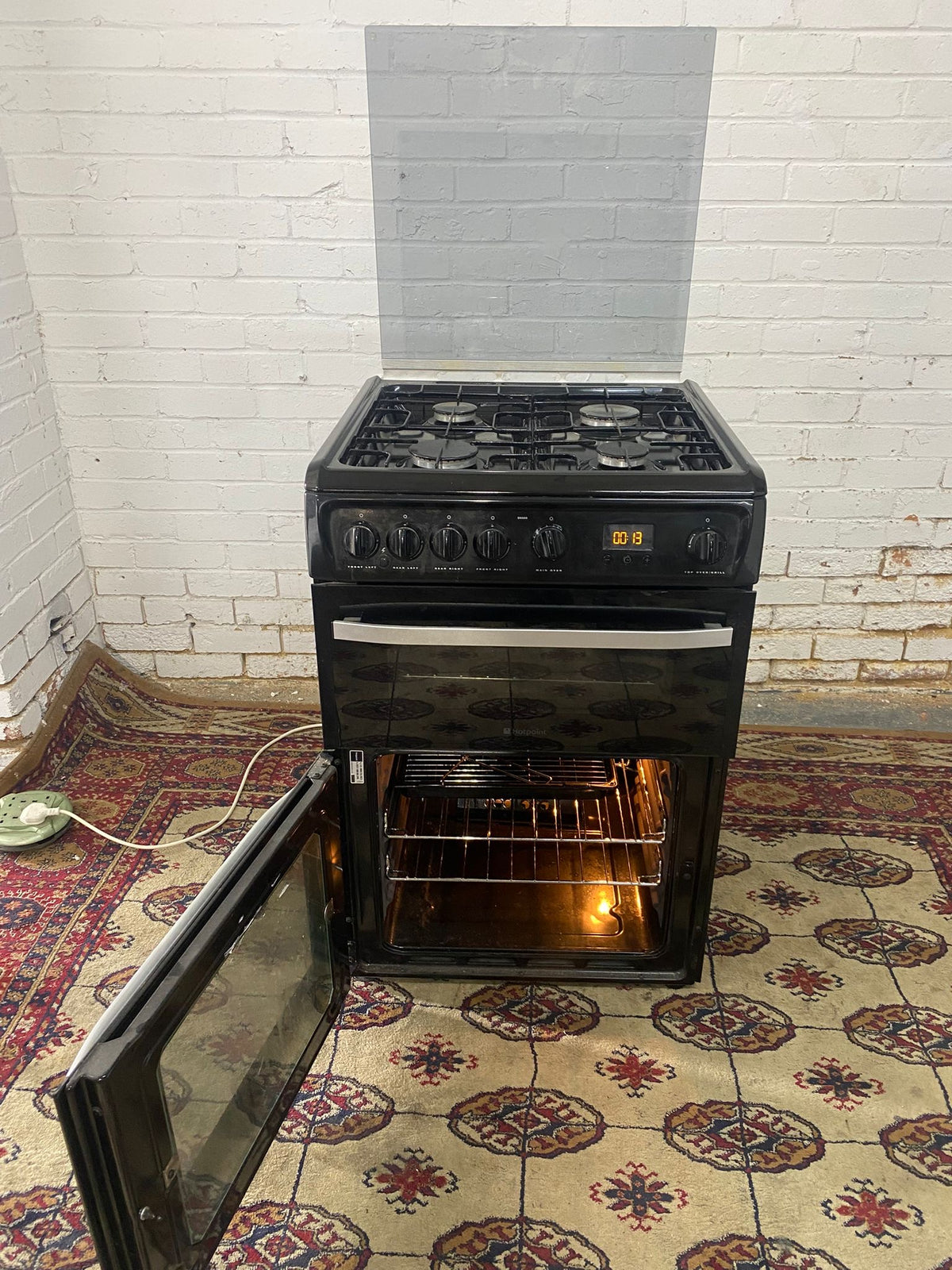 60CM HotPoint Black Gas Cooker