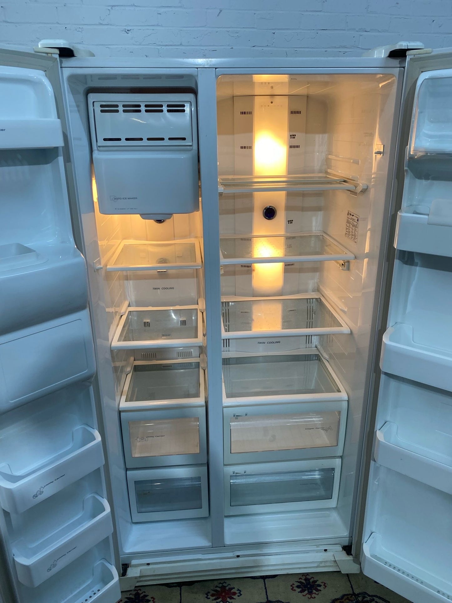 Samsung White American Double Door Fridge Freezer For Sale