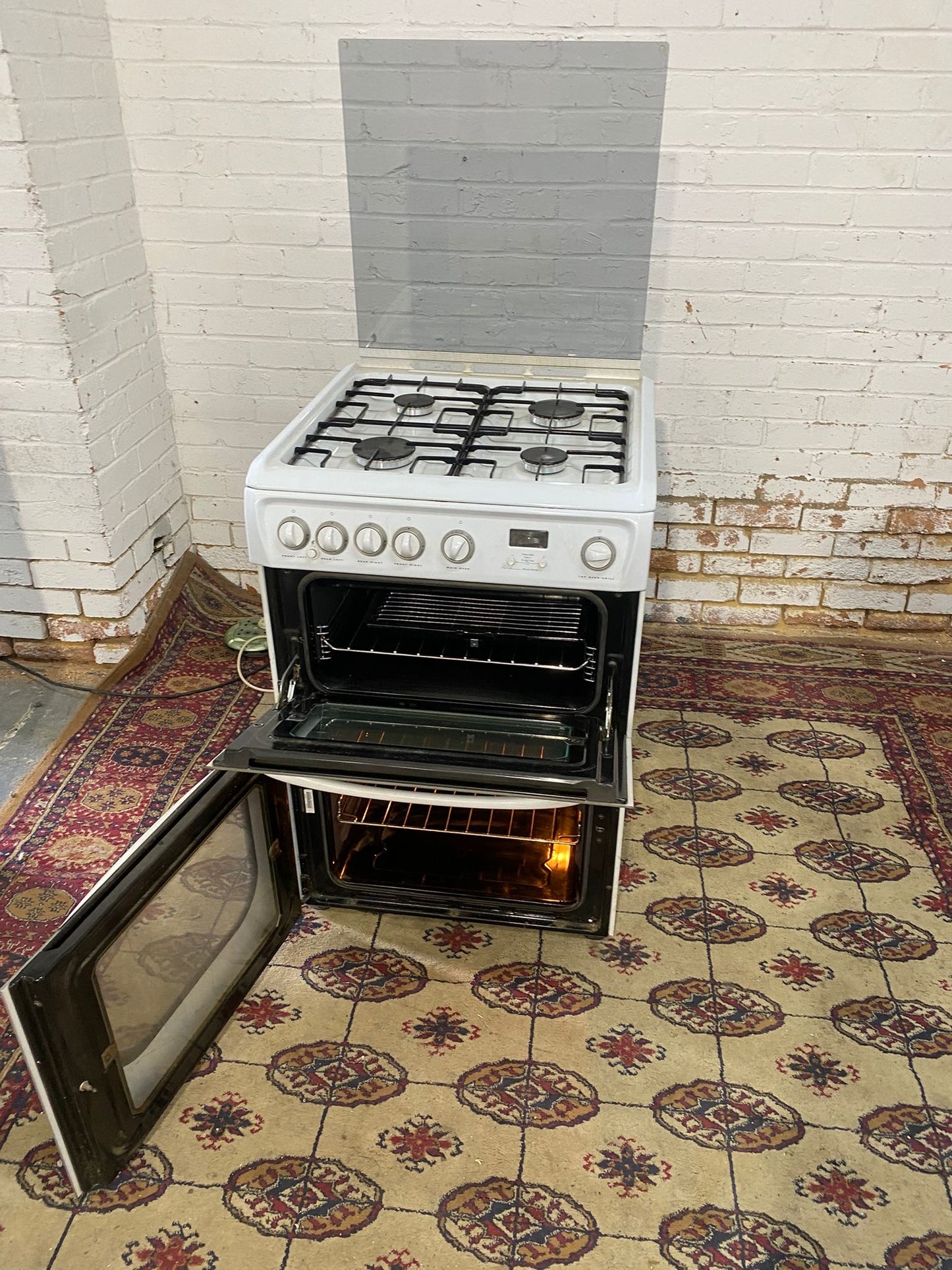 HotPoint 60 CM Gas Cooker With Oven/Grill For Sale
