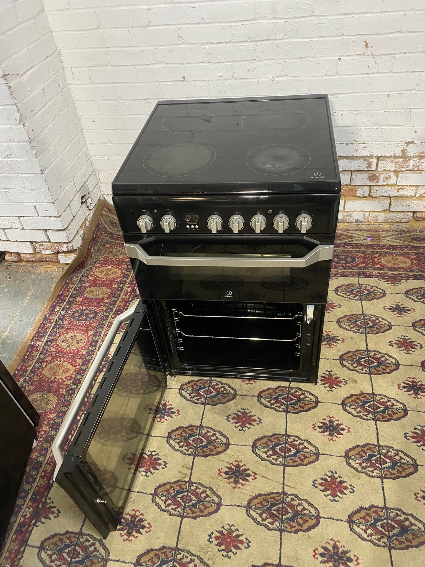 Beautiful Indesit Black 60CM Electric Ceramic Cooker With Oven/Grill For Sale