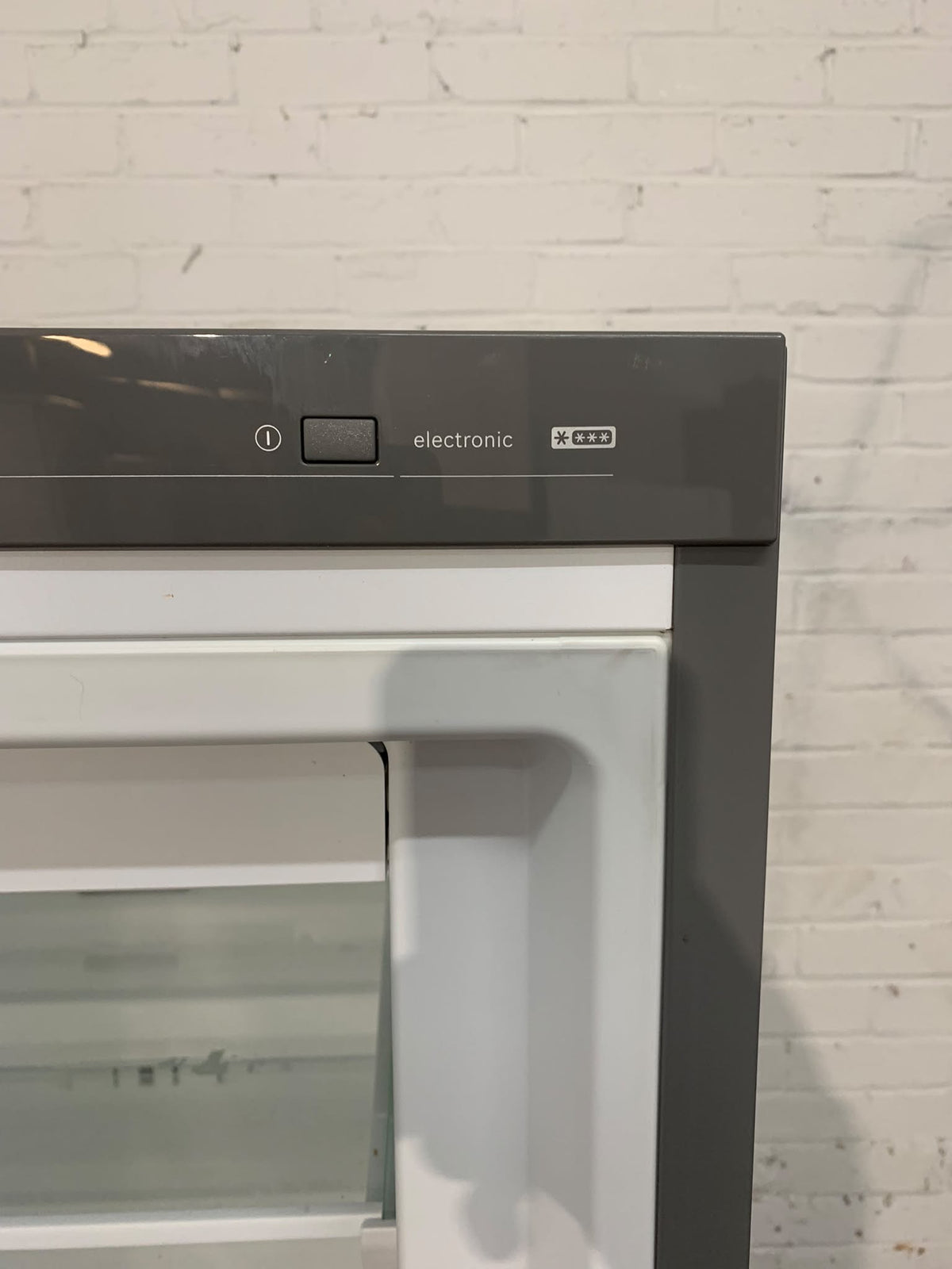 185CM Tall Bosch Silver Standing Freezer