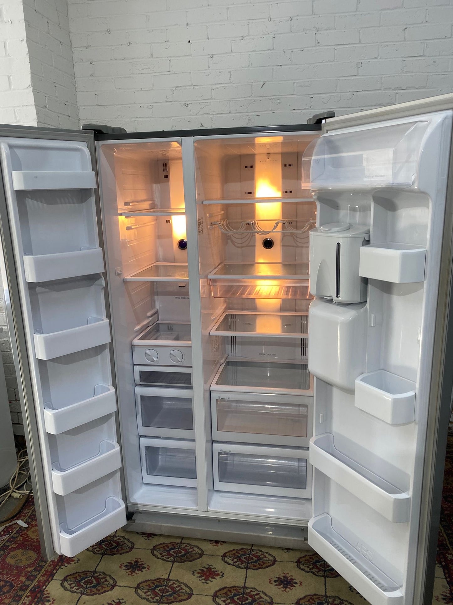 Beautiful Grey Samsung American Non Plumb With Water Dispenser Fridge Freezer For Sale