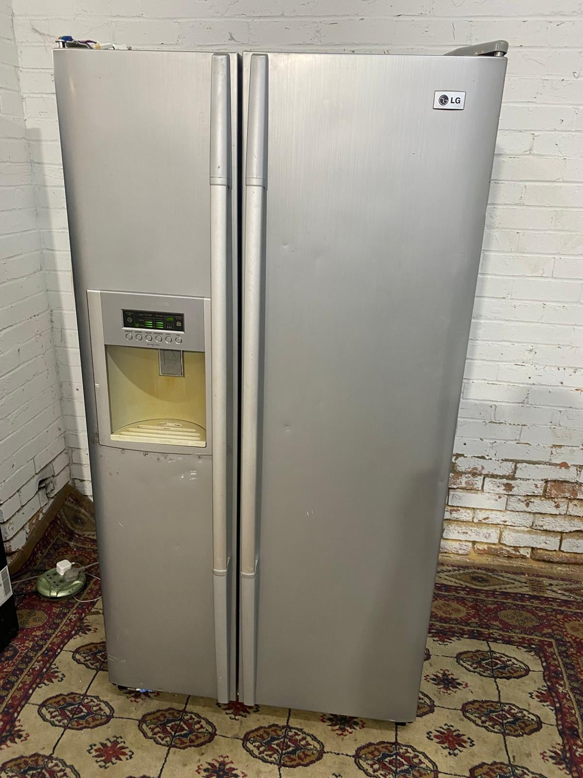 LG Plumb In  IceMaker Double Door American Fridge Freezer For Sale