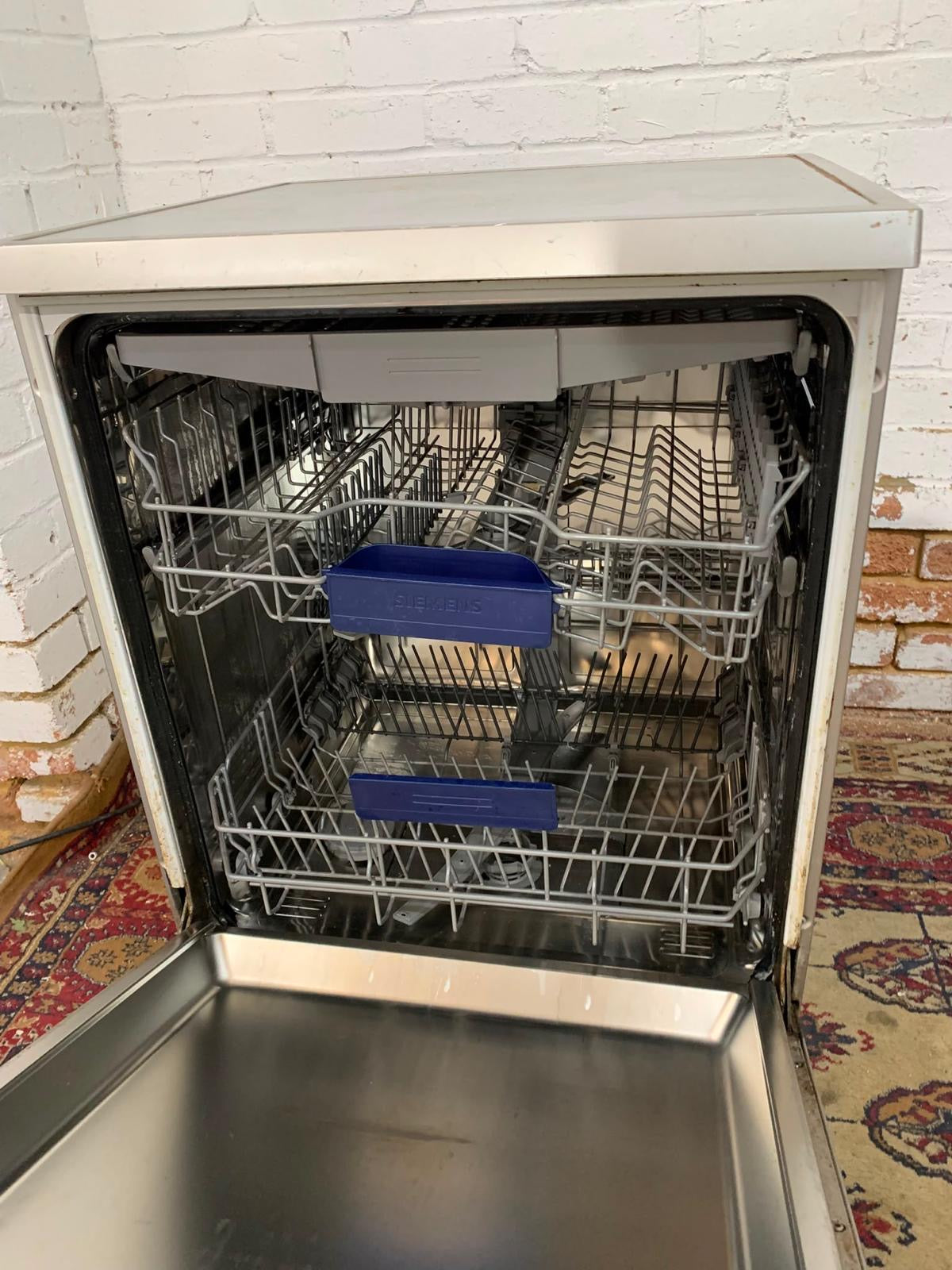 Siemens 60CM Stainless Steel DishWasher For Sale