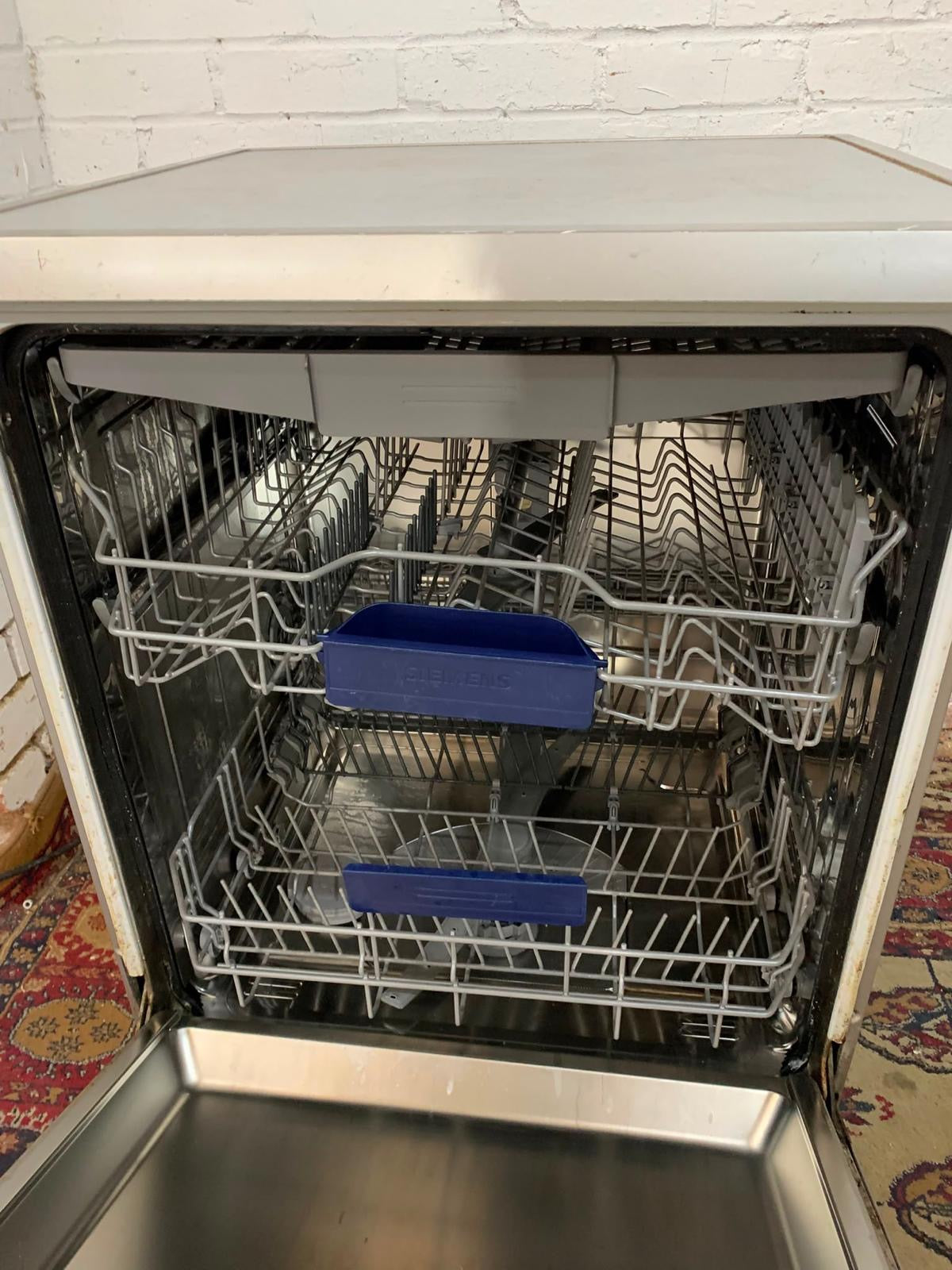 Siemens 60CM Stainless Steel DishWasher For Sale