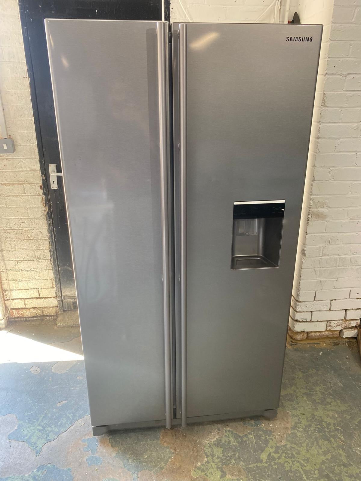 Samsung Grey Double Door American Non Plumb With Water Display Fridge Freezer