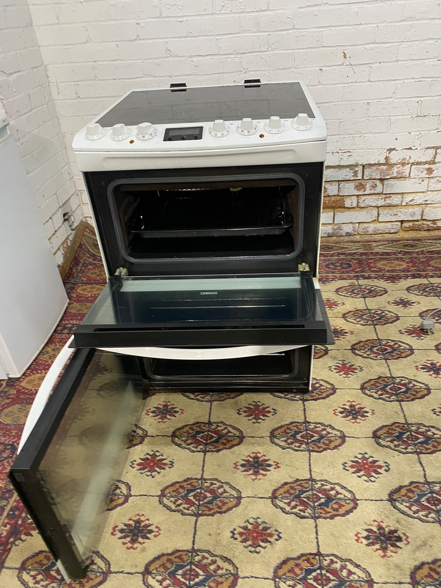 Zanussi 60 CM Electric Cooker With Oven/Grill For Sale