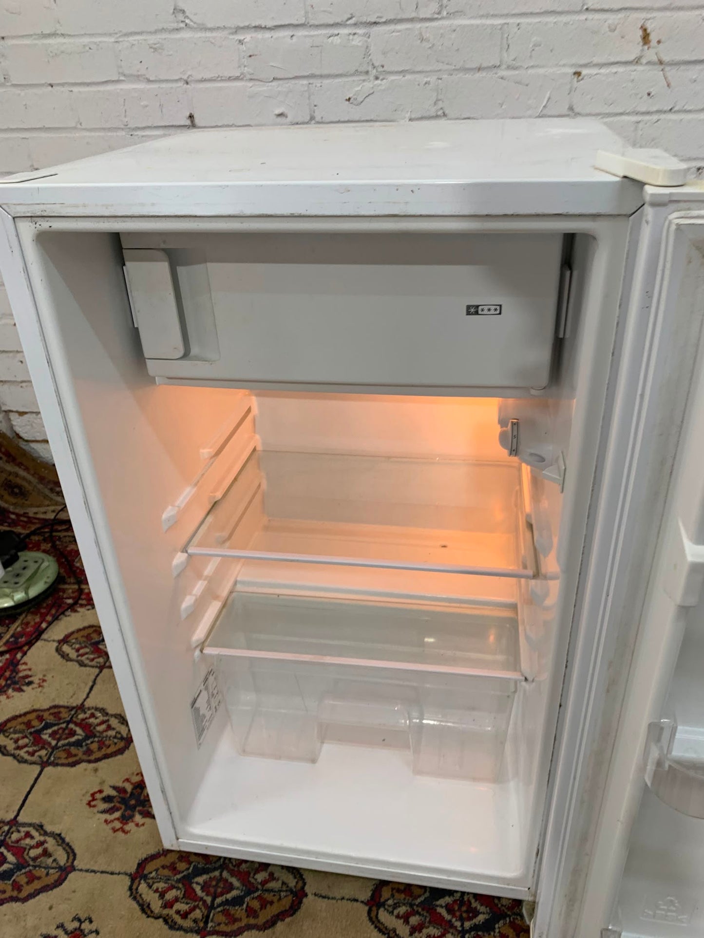 Curreys UnderCounter Fridge & Freezer On Top For Sale