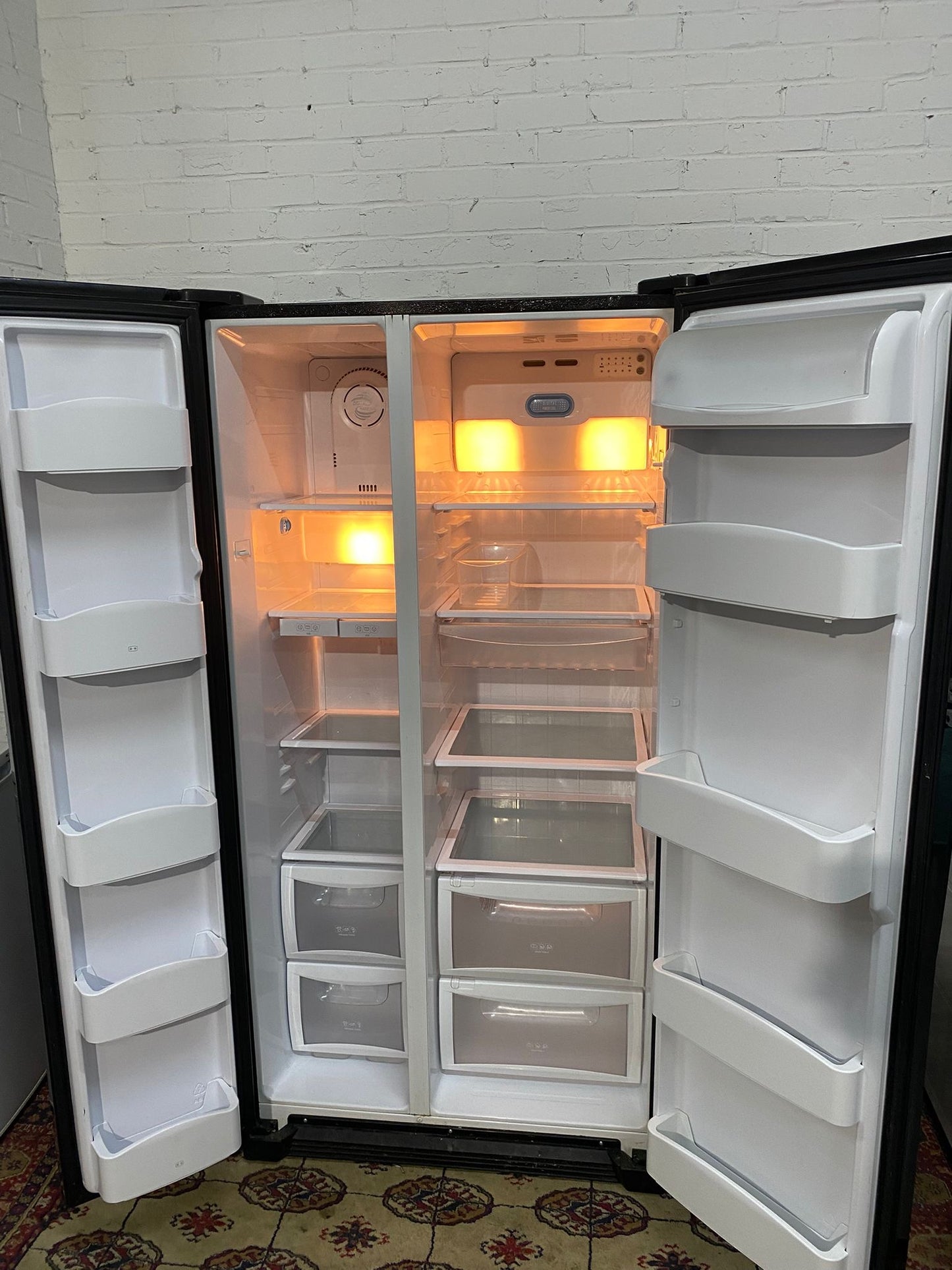 Daewoo Black American Double Door Fridge Freezer For Sale