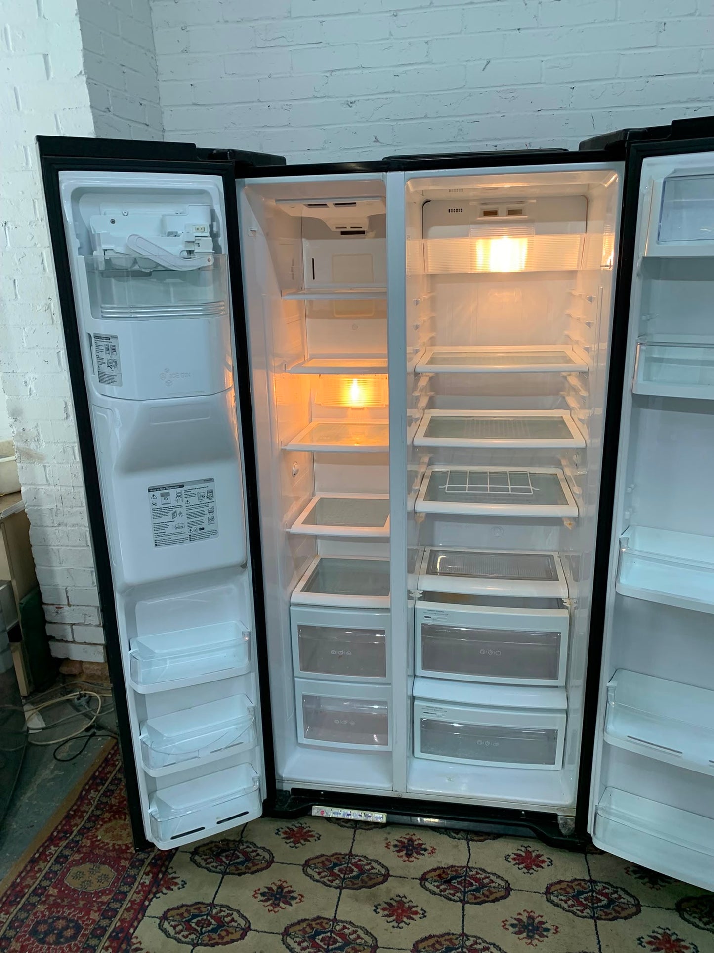 Black LG Plumb In American With IceMaker Fridge Freezer For Sale