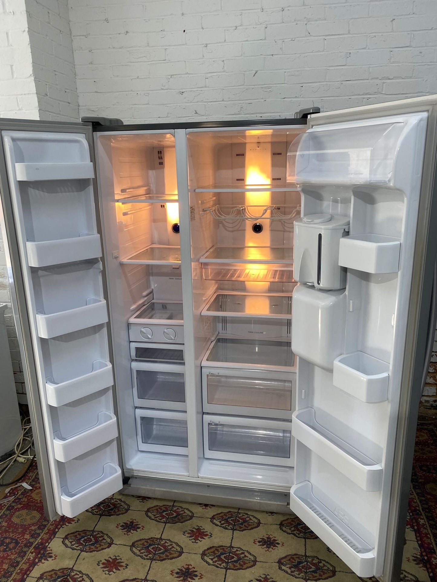 Beautiful Grey Samsung American Non Plumb With Water Dispenser Fridge Freezer For Sale