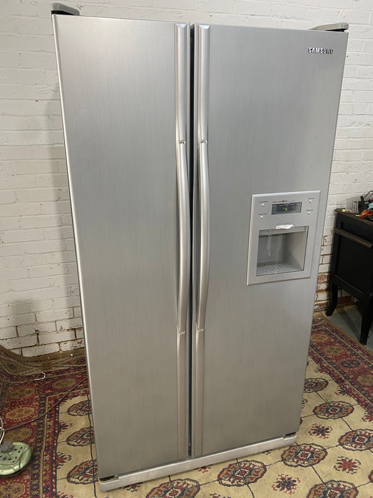 Beautiful Grey Samsung American Non Plumb With Water Dispenser Fridge Freezer For Sale