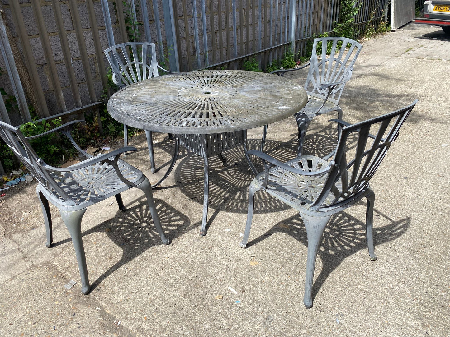 Beautiful  Garden Patio Set Round Table With 4 Chairs
