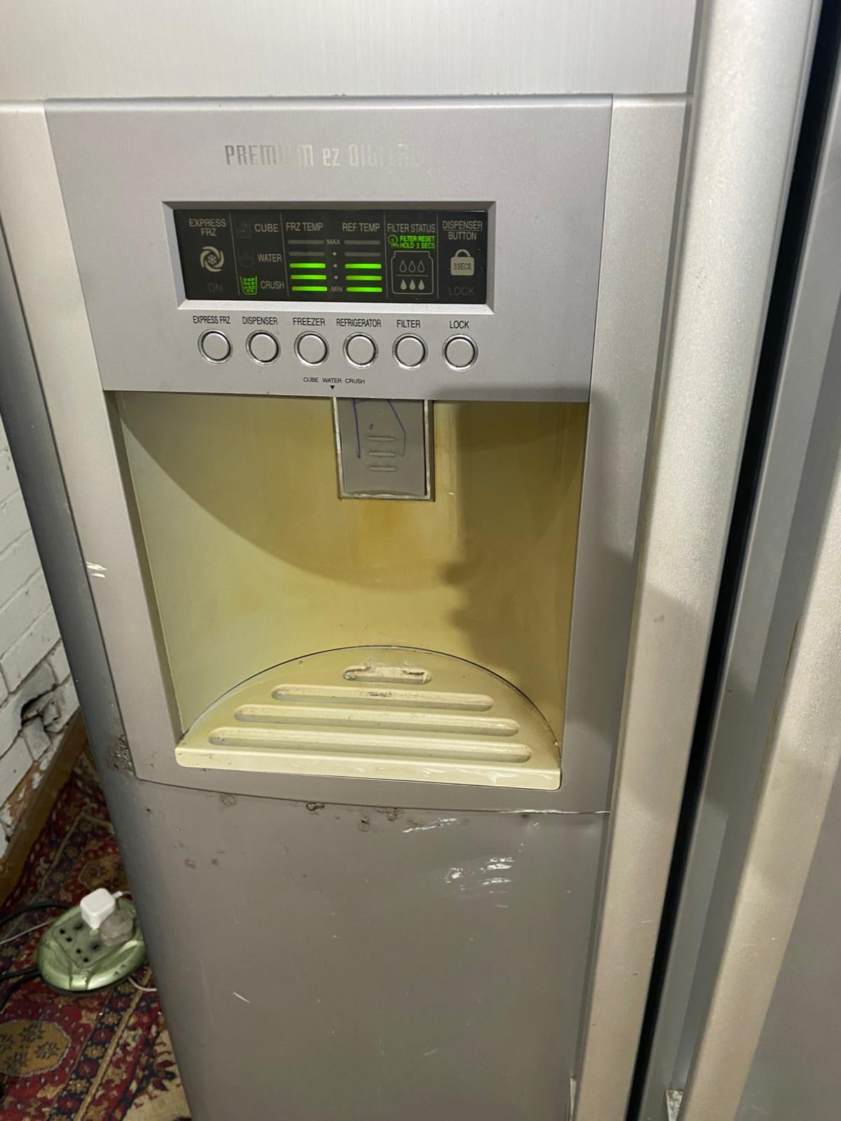LG Plumb In  IceMaker Double Door American Fridge Freezer For Sale