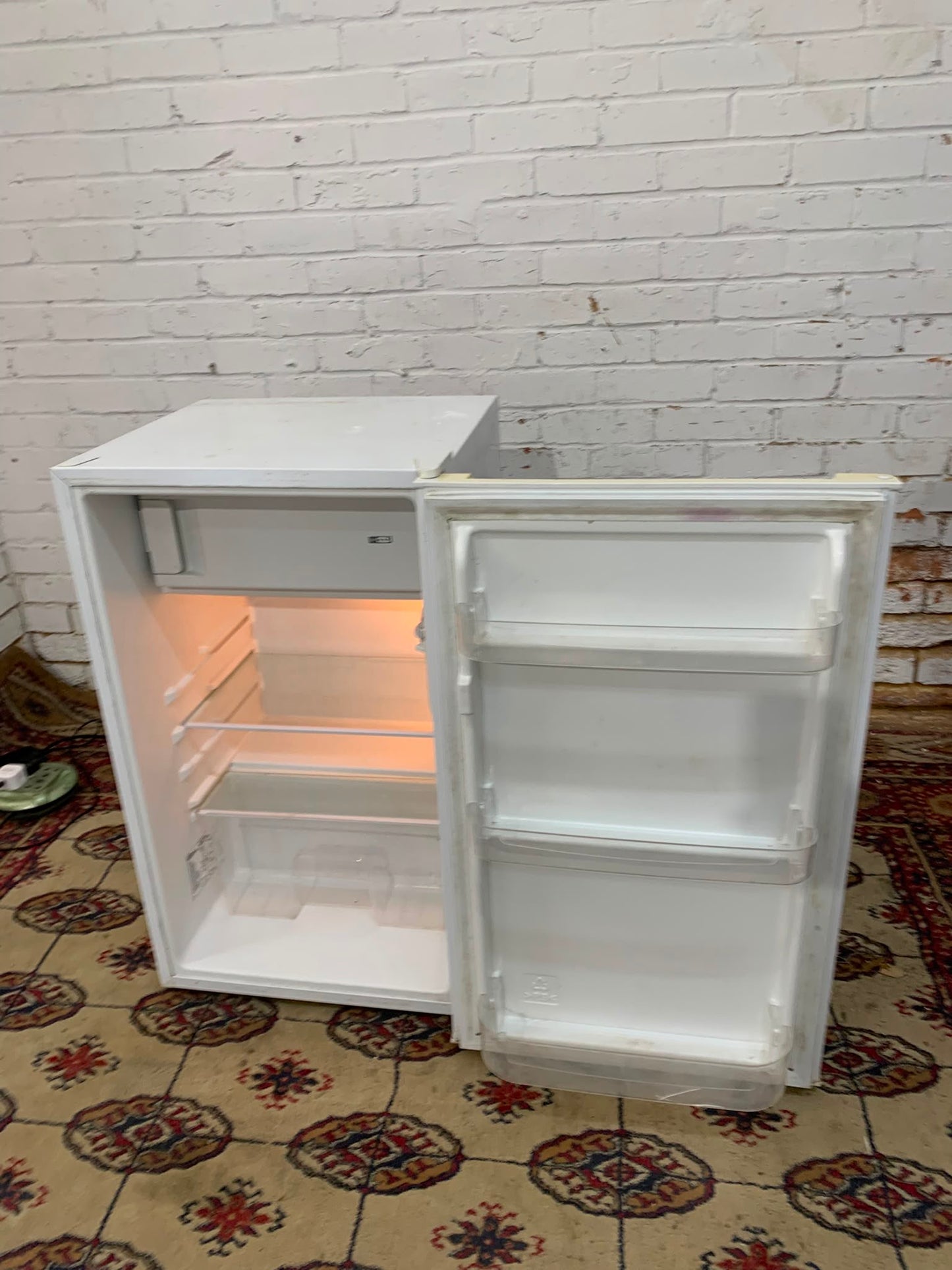 Curreys UnderCounter Fridge & Freezer On Top For Sale