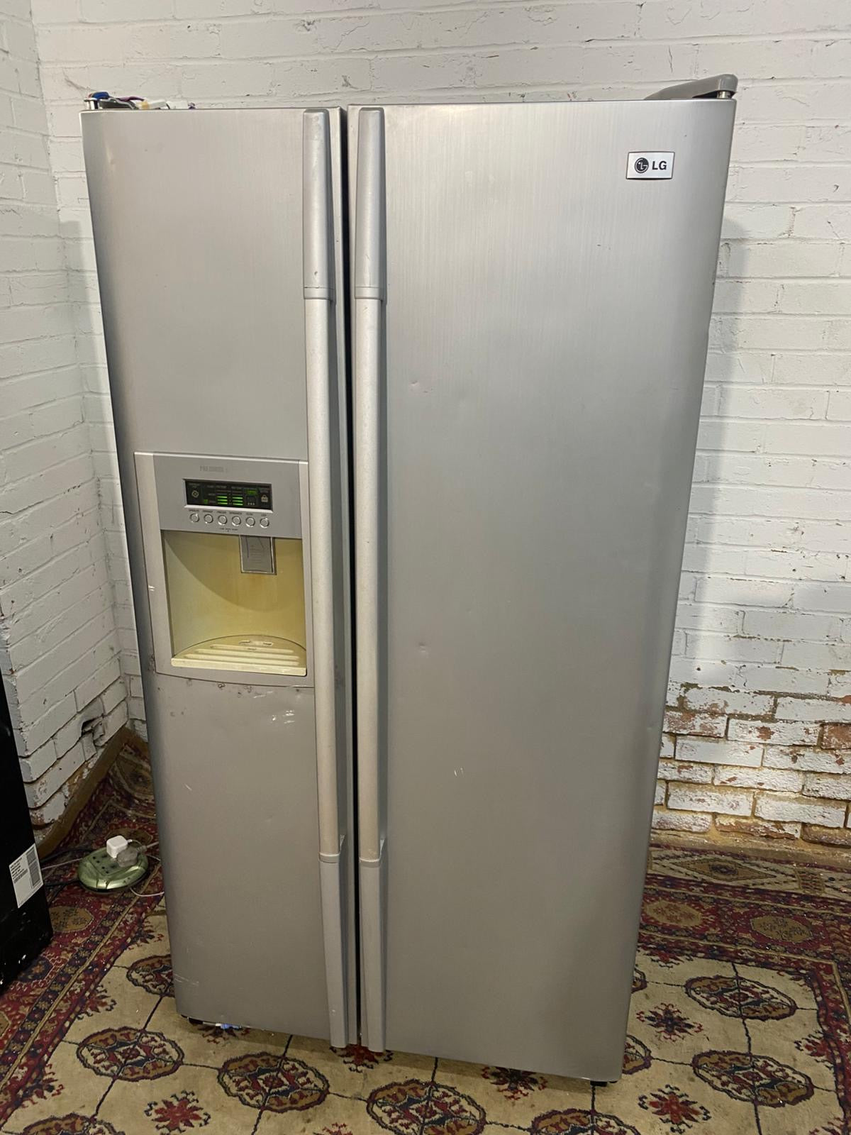 LG Plumb In  IceMaker Double Door American Fridge Freezer For Sale