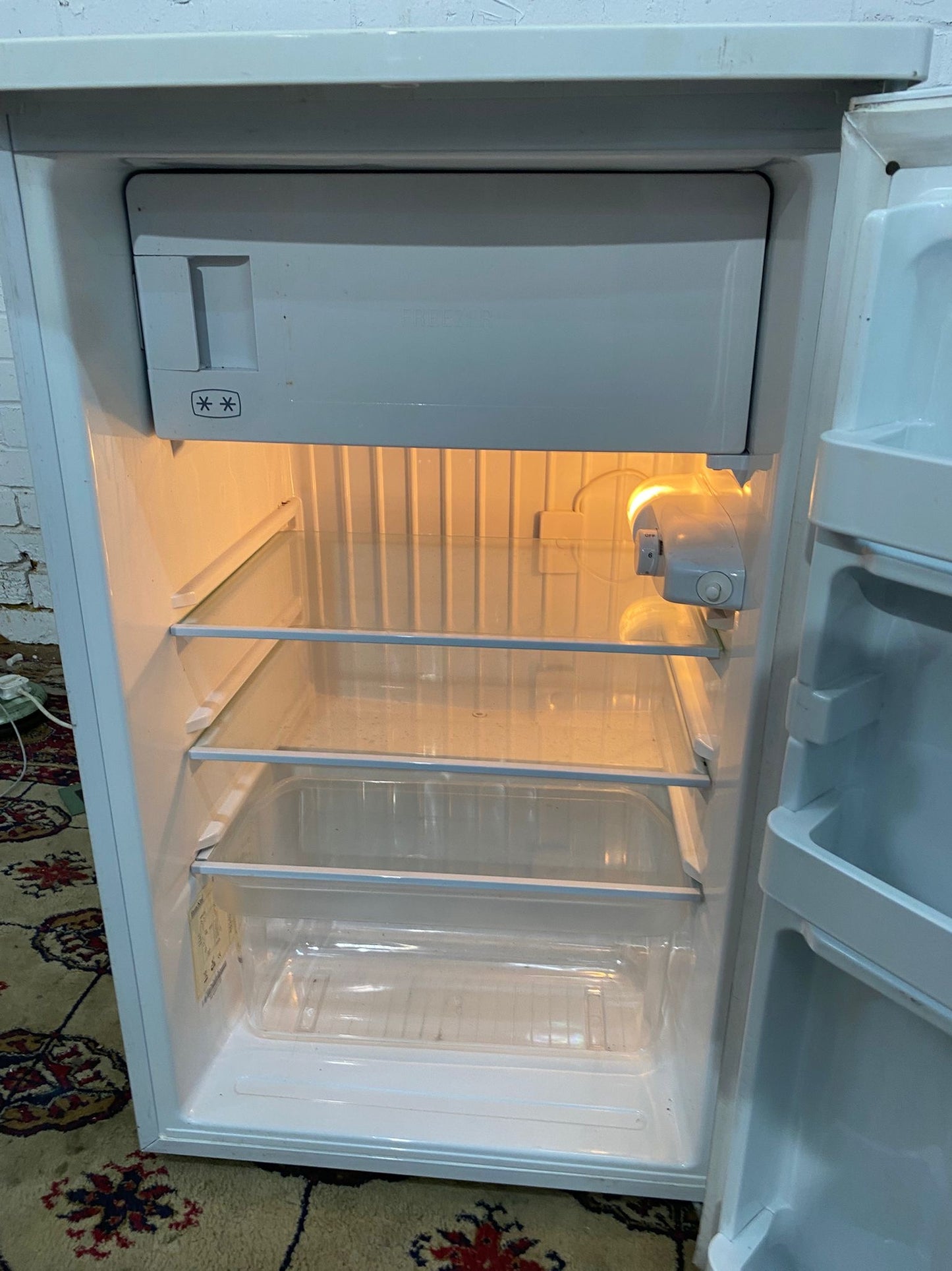 HomeKing UnderCounter Fridge & freezer On Top For Sale