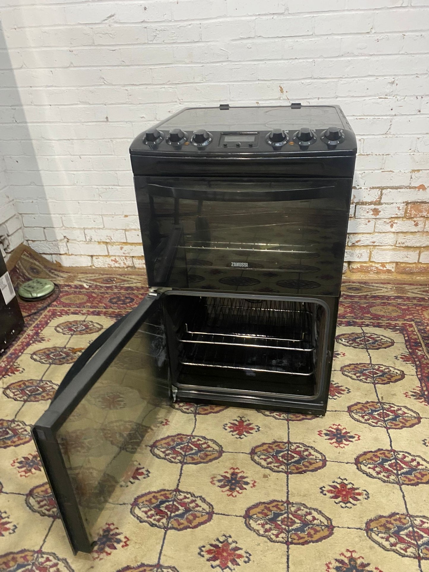 Zanussi 55 CM Free Electric Ceramic Cooker For Sale