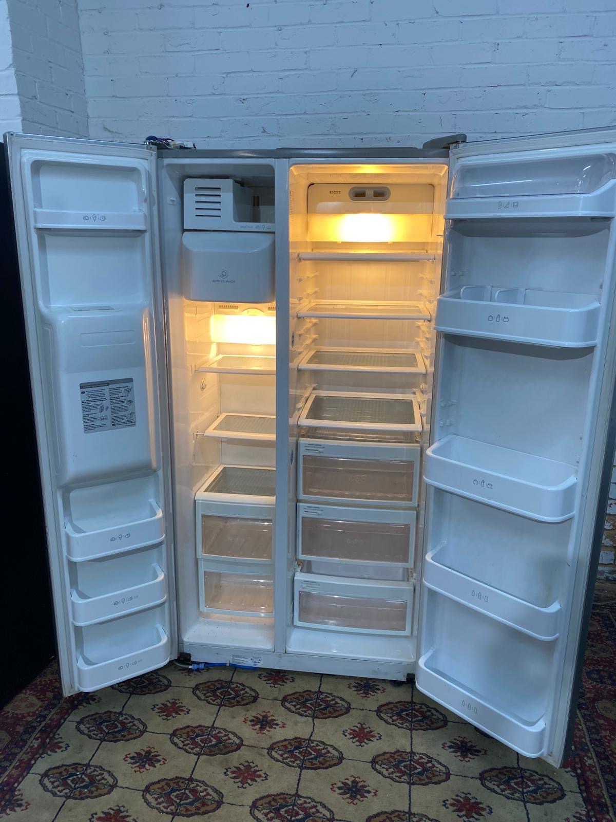 LG Plumb In  IceMaker Double Door American Fridge Freezer For Sale