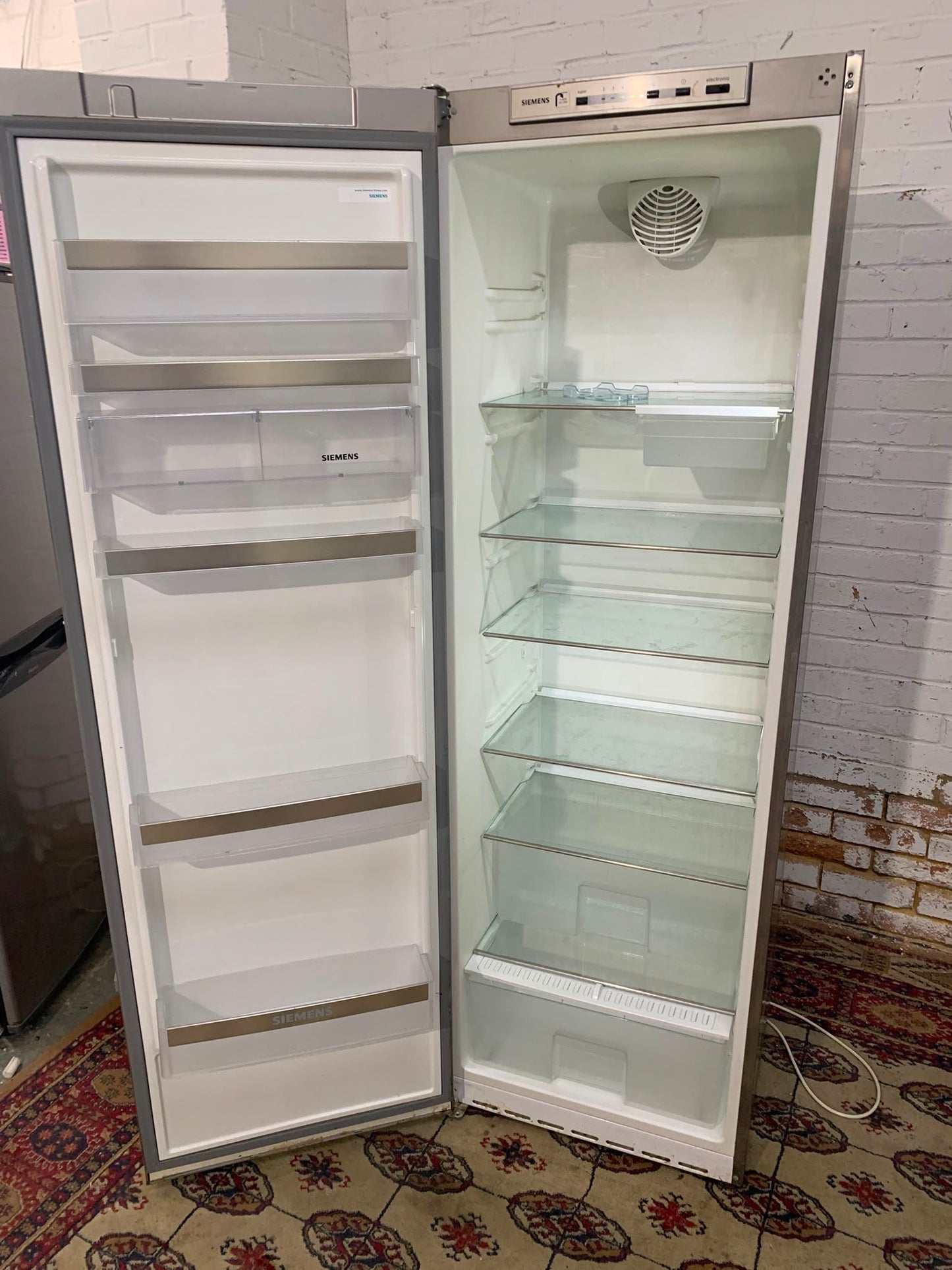 Samsung Grey Double Door American Non Plumb With Water Display Fridge Freezer