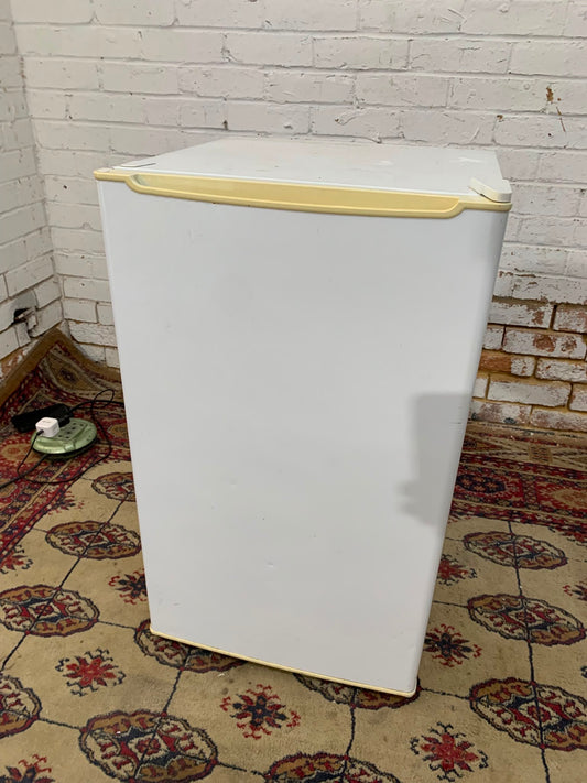 Curreys UnderCounter Fridge & Freezer On Top For Sale