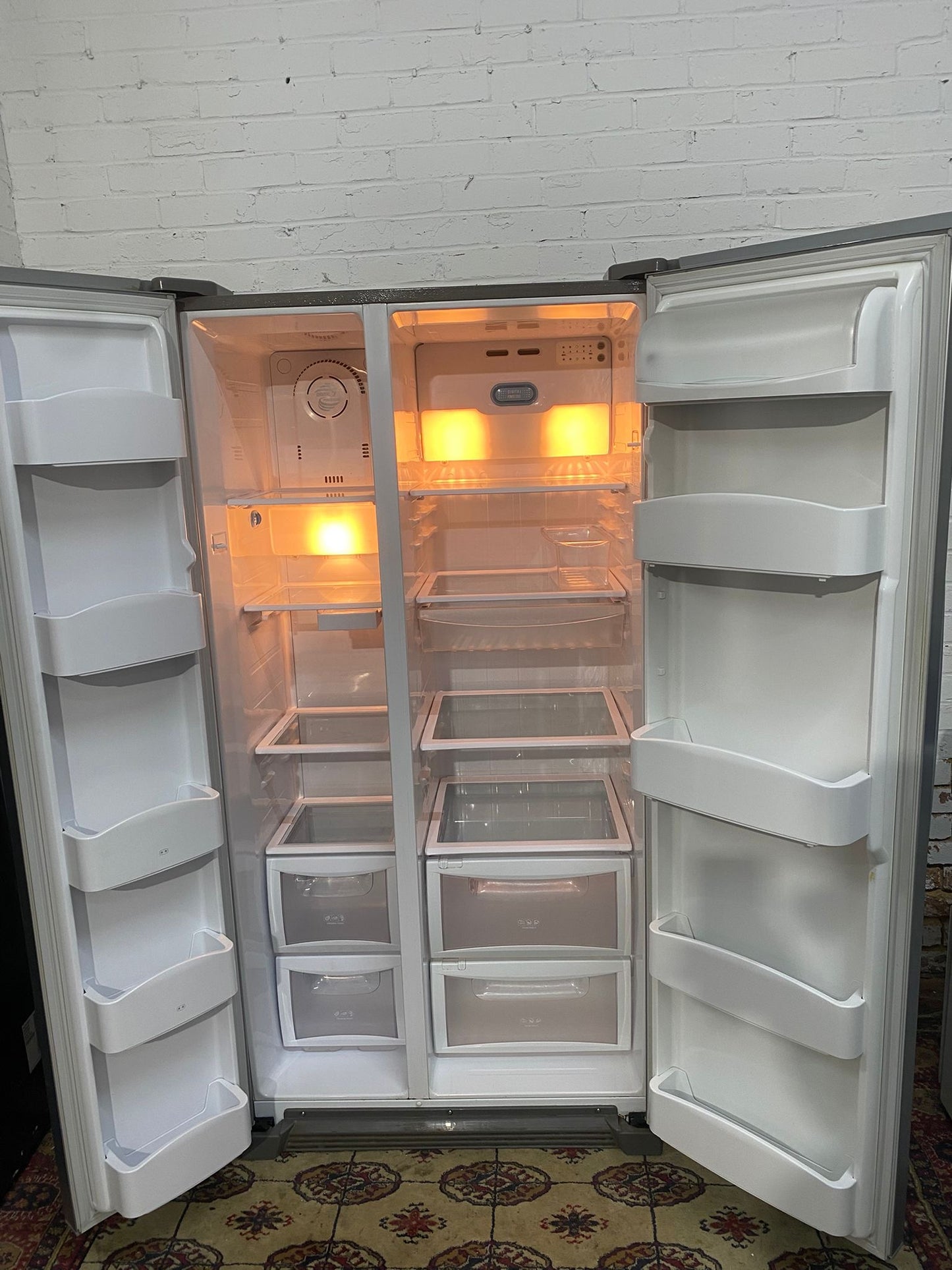 Daewoo Grey Double Door American Non Plumb Fridge Freezer For Sale
