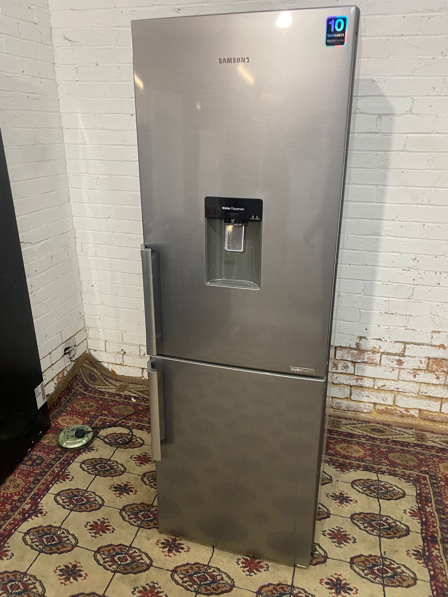 Samsung  Digital Inverter Silver Grey Water Dispenser Fridge Freezer For Sale