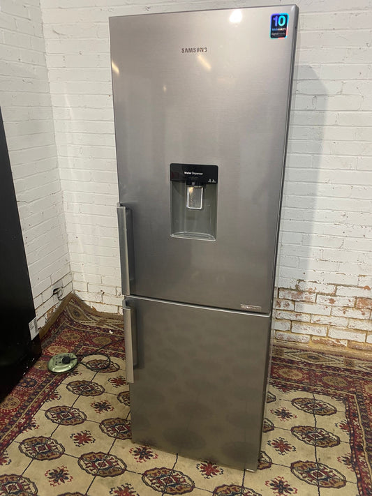 Samsung  Digital Inverter Silver Grey Water Dispenser Fridge Freezer For Sale