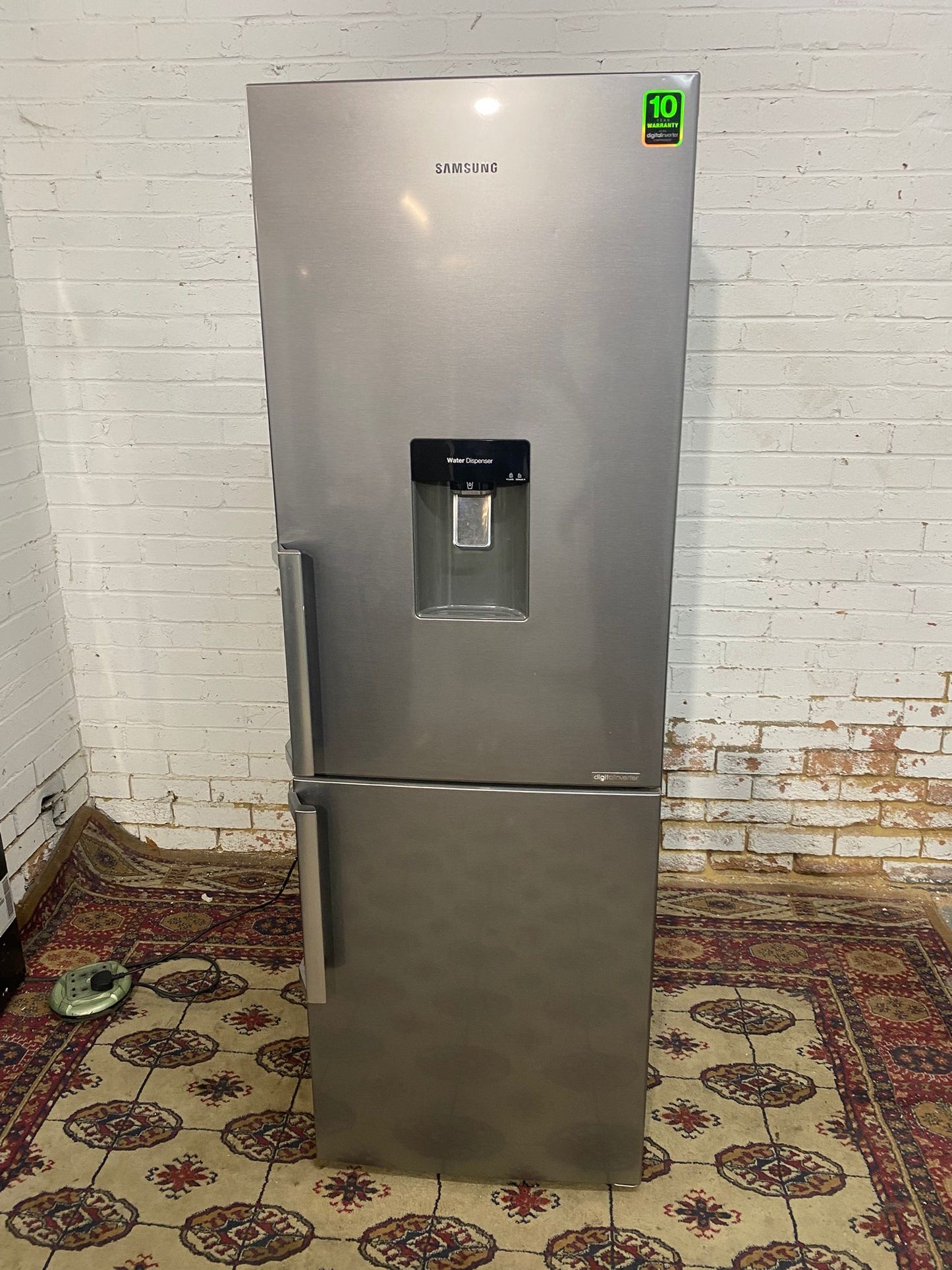Samsung  Digital Inverter Silver Grey Water Dispenser Fridge Freezer For Sale
