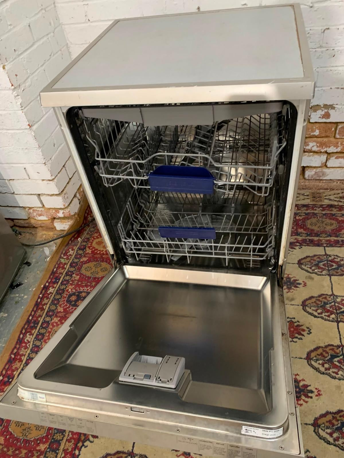 Siemens 60CM Stainless Steel DishWasher For Sale