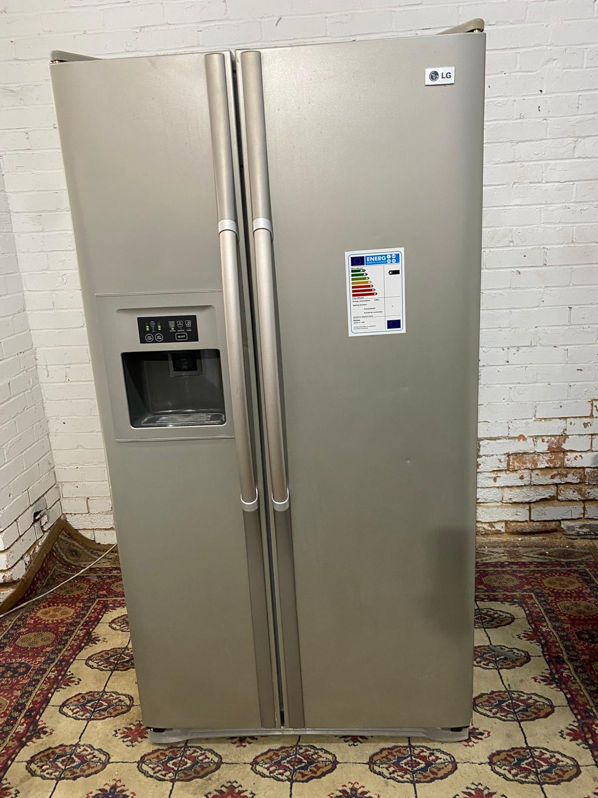 LG Plumb In  IceMaker Double Door American Fridge Freezer For Sale
