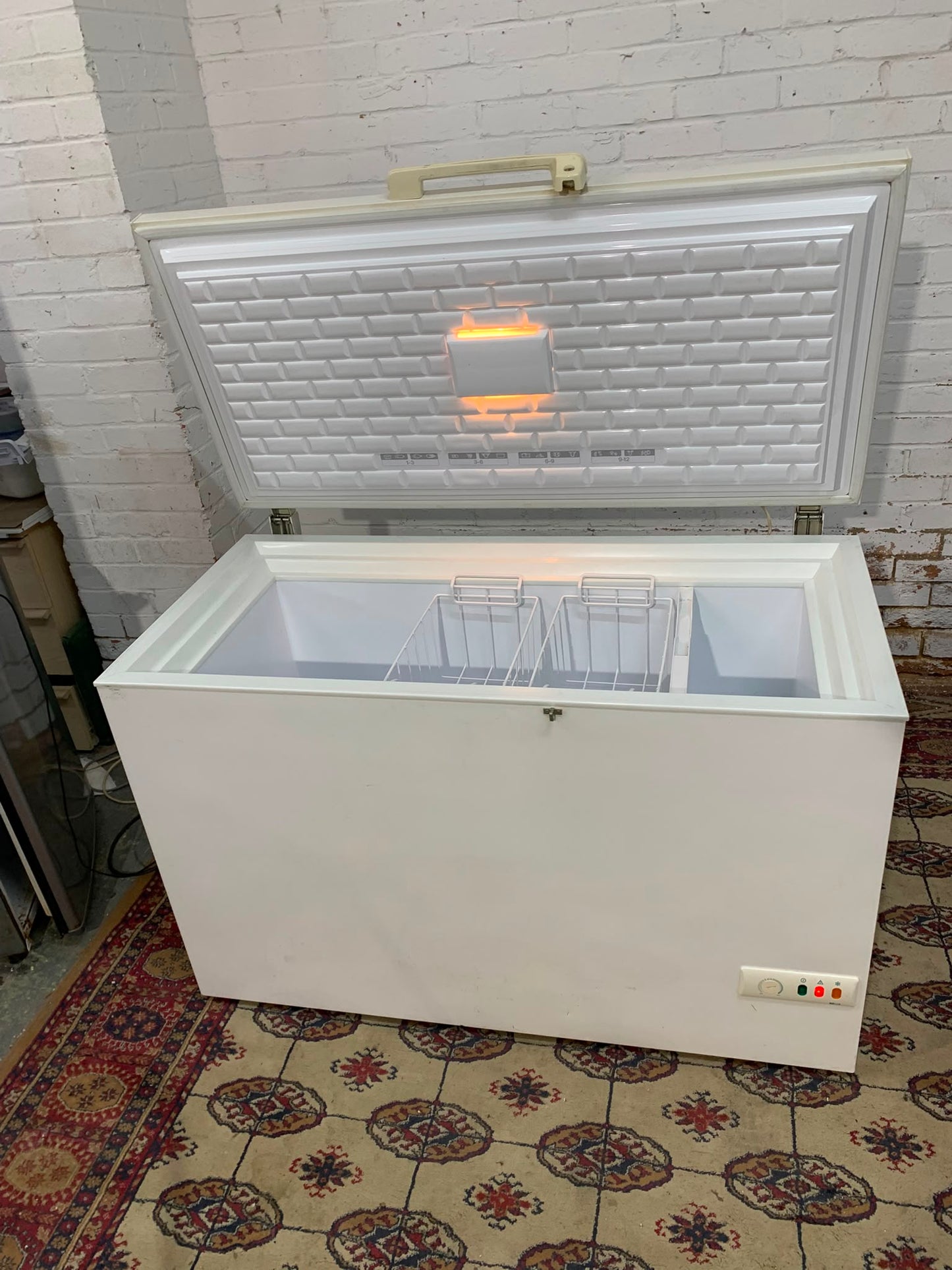 LEC 280L Chest Freezer For Sale