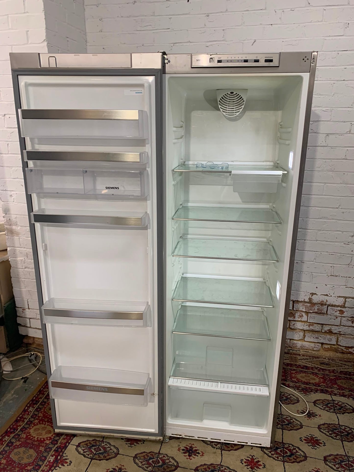 Samsung Grey Double Door American Non Plumb With Water Display Fridge Freezer