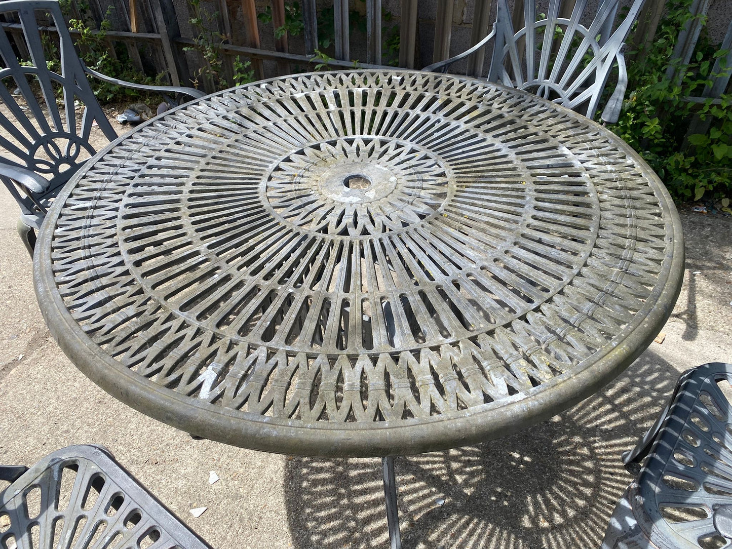 Beautiful  Garden Patio Set Round Table With 4 Chairs