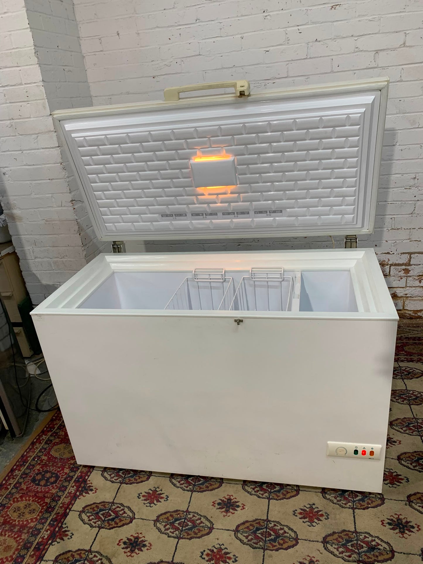LEC 280L Chest Freezer For Sale