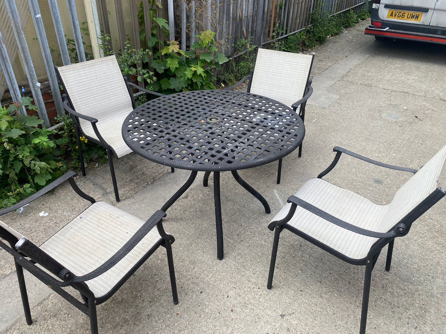 Beautiful Garden Patio Set Round Table With 4 Chairs for sale