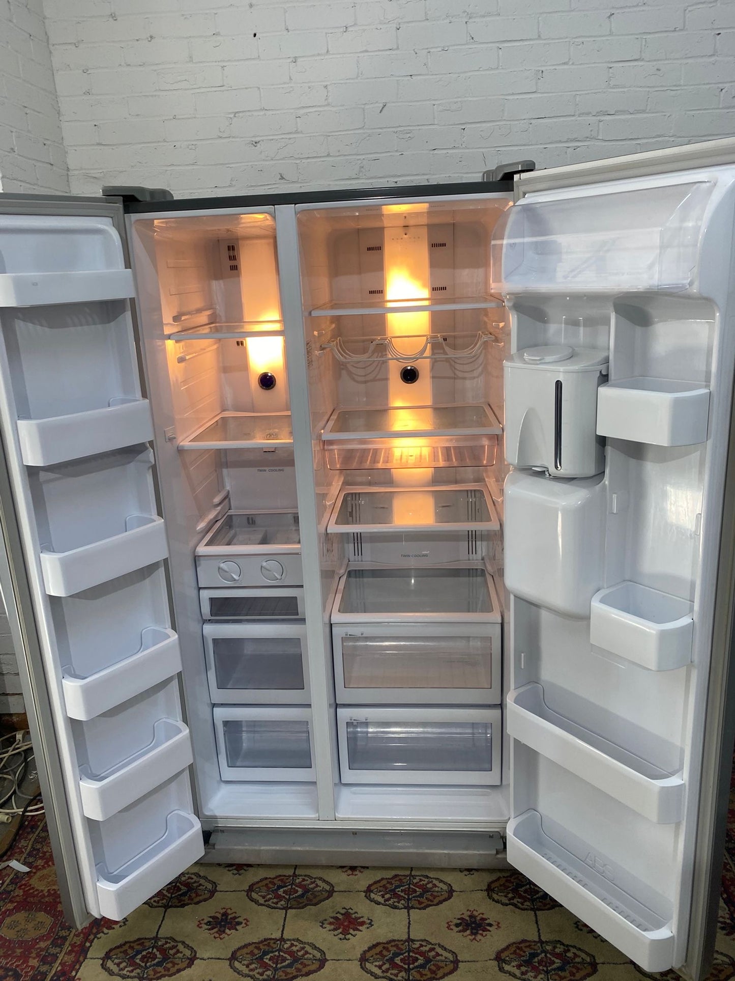 Beautiful Grey Samsung American Non Plumb With Water Dispenser Fridge Freezer For Sale