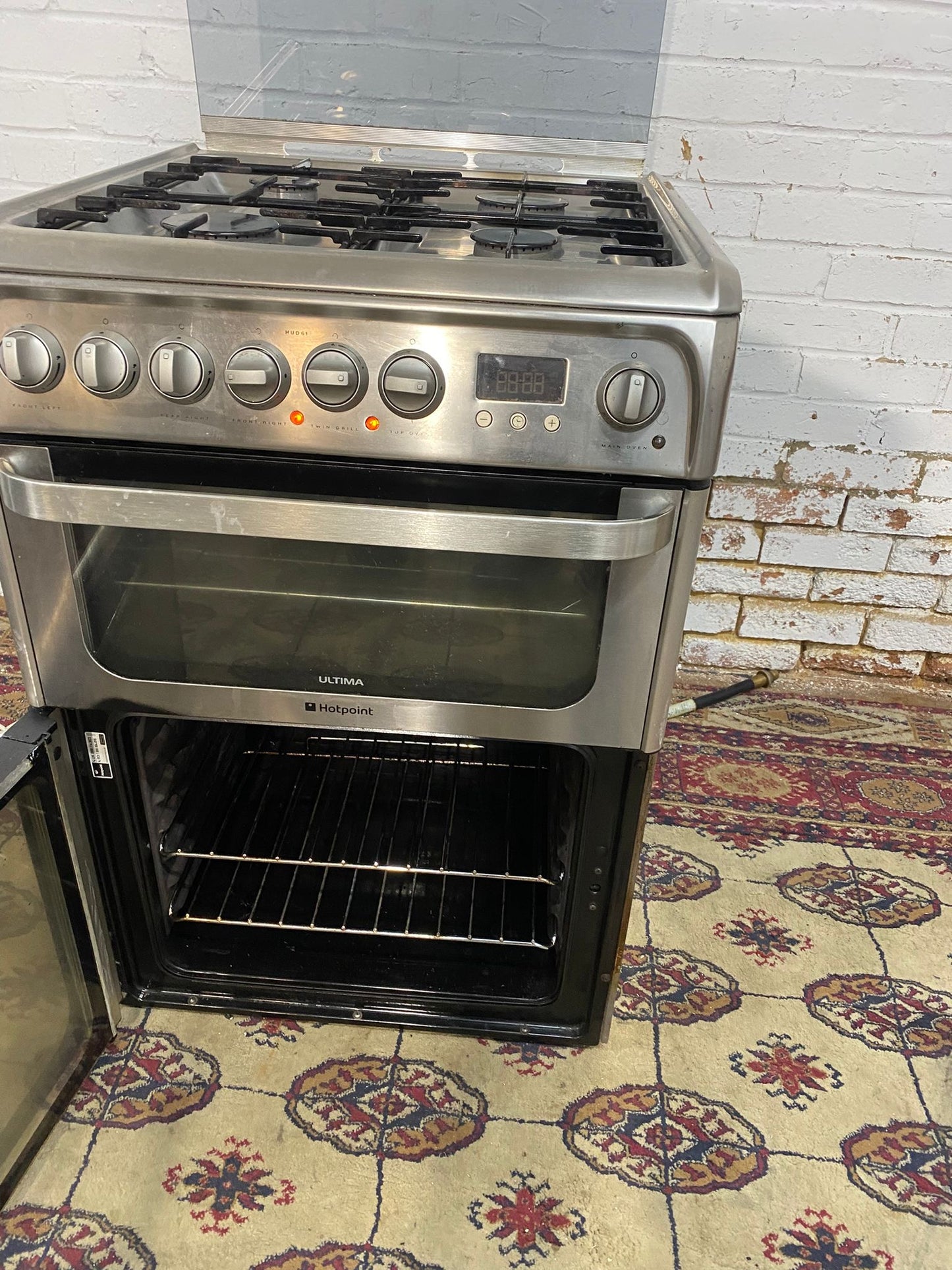 HotPoint 60 CM Stainless Steel Gas Cooker With Oven/Grill For Sale