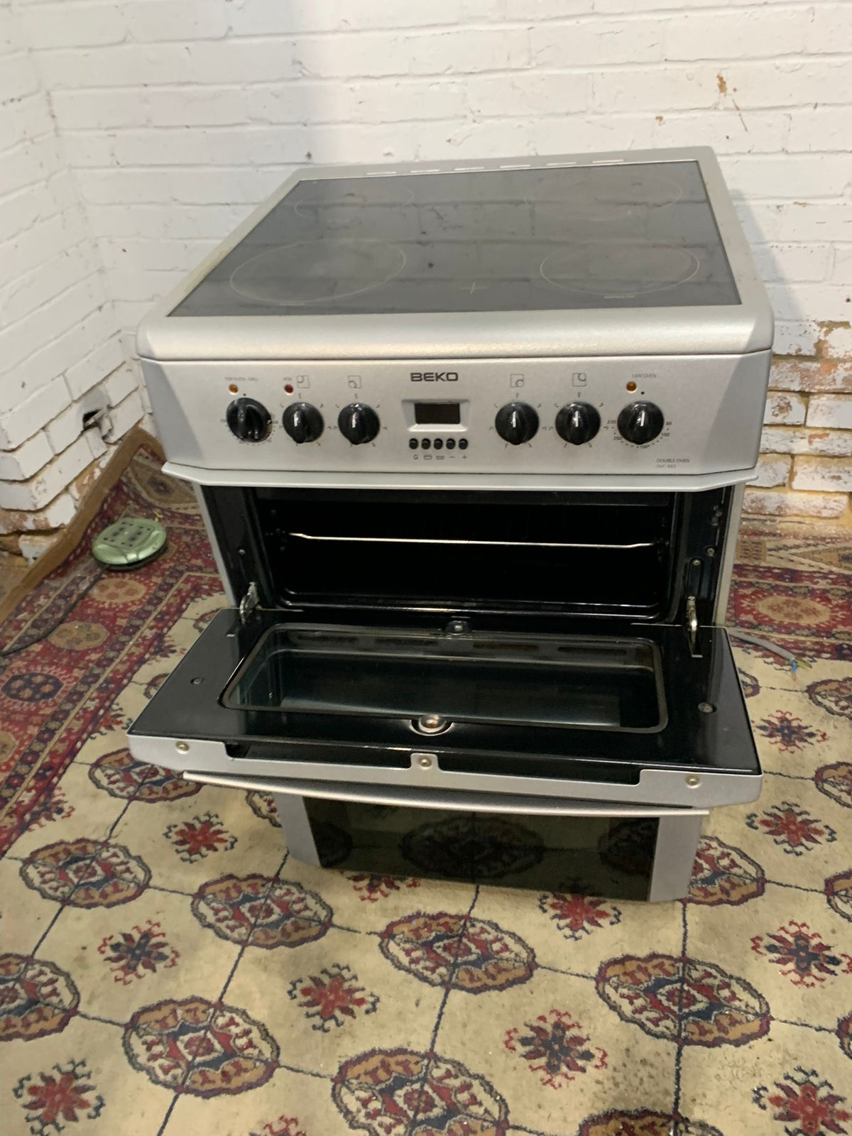 60CM Beko Grey Cooker (video available)