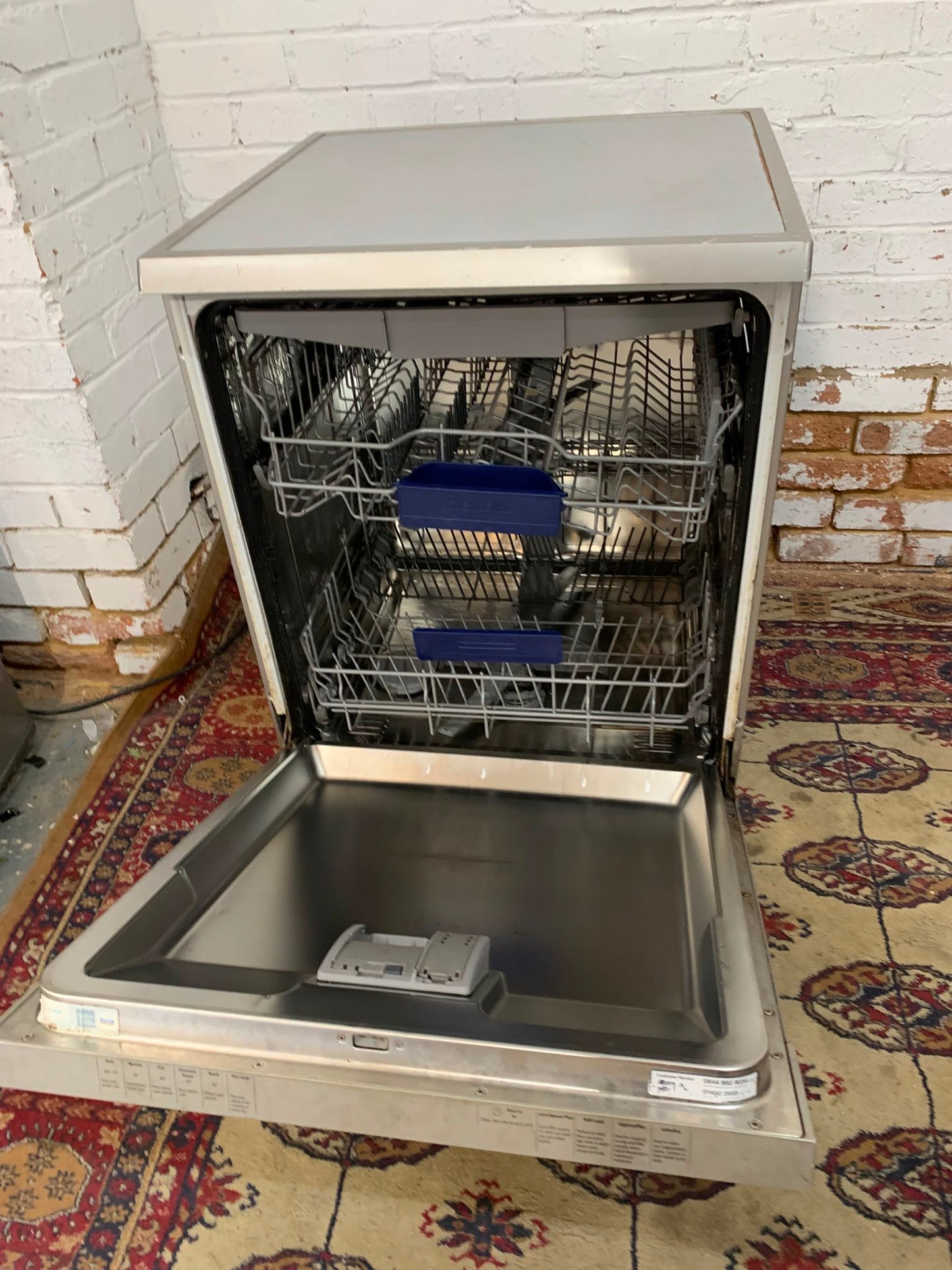 Siemens 60CM Stainless Steel DishWasher For Sale