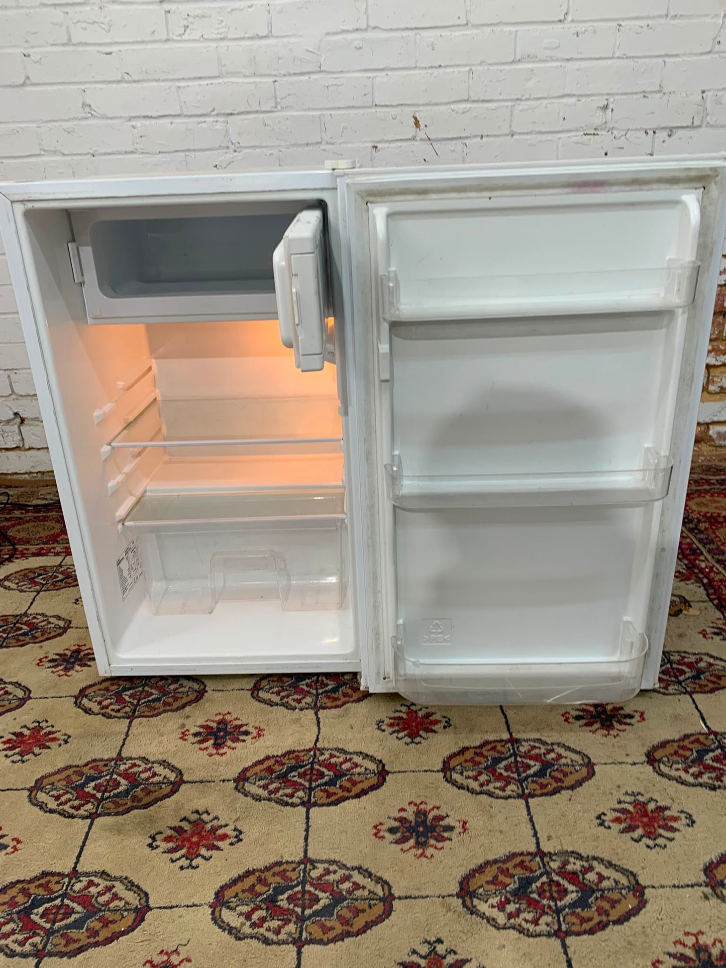Curreys UnderCounter Fridge & Freezer On Top For Sale