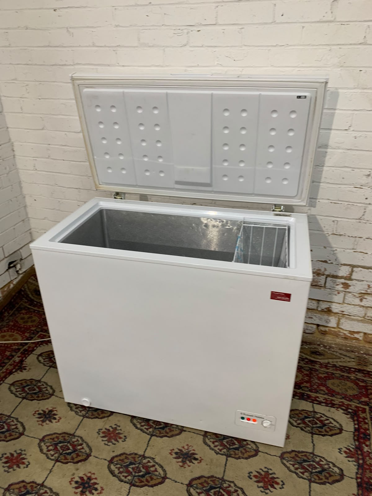 Russell’s Hobbs 200L Chest Freezer For Sale
