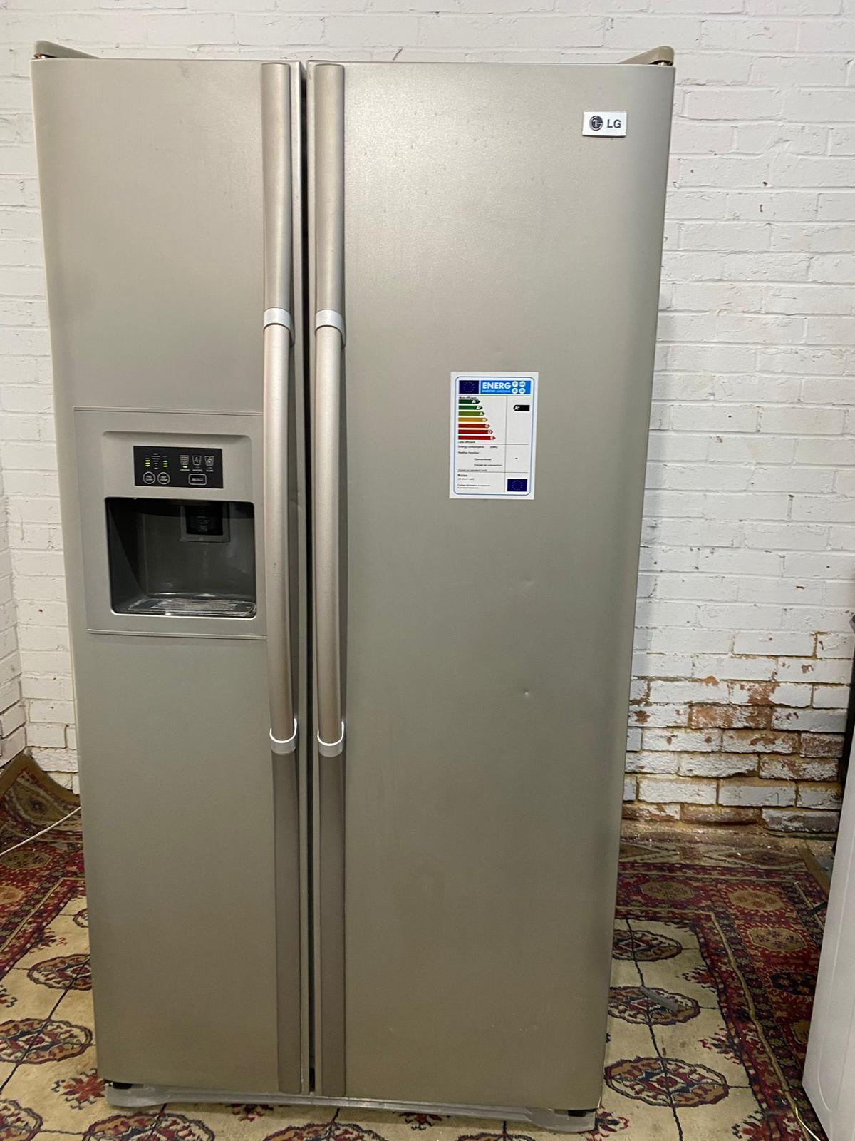 LG Plumb In  IceMaker Double Door American Fridge Freezer For Sale