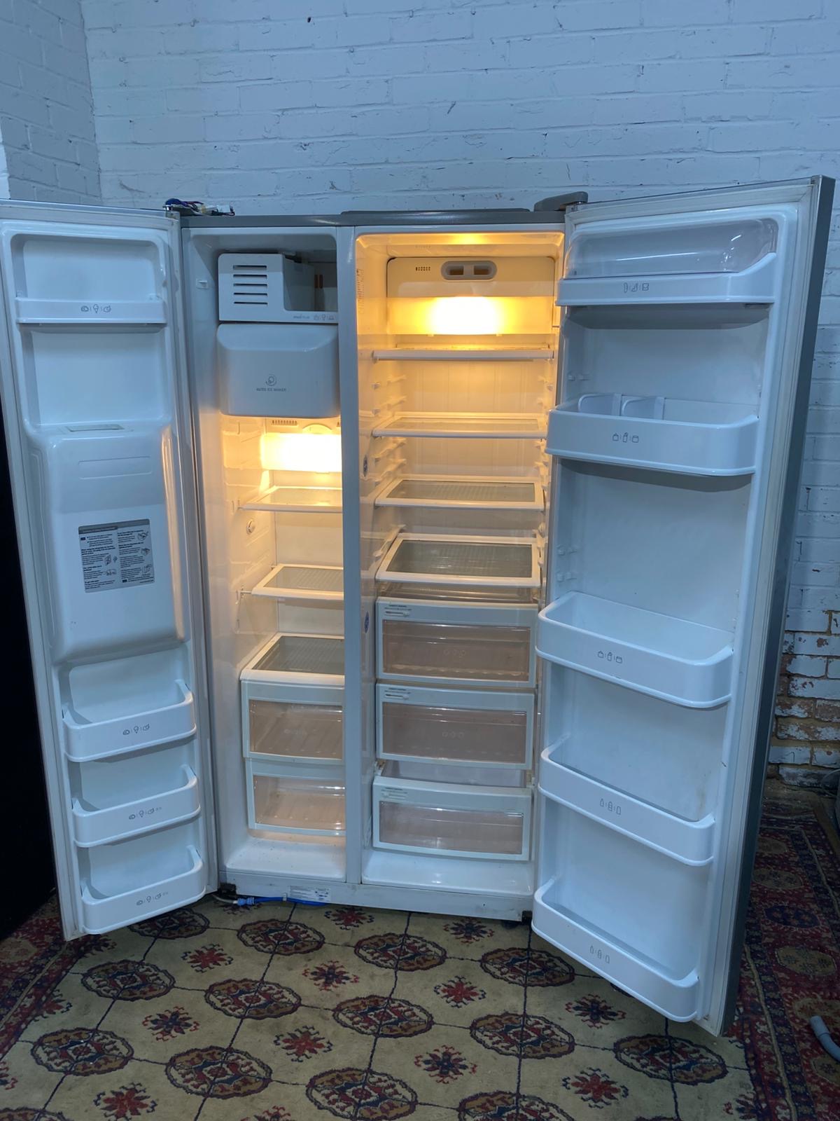 LG Plumb In  IceMaker Double Door American Fridge Freezer For Sale