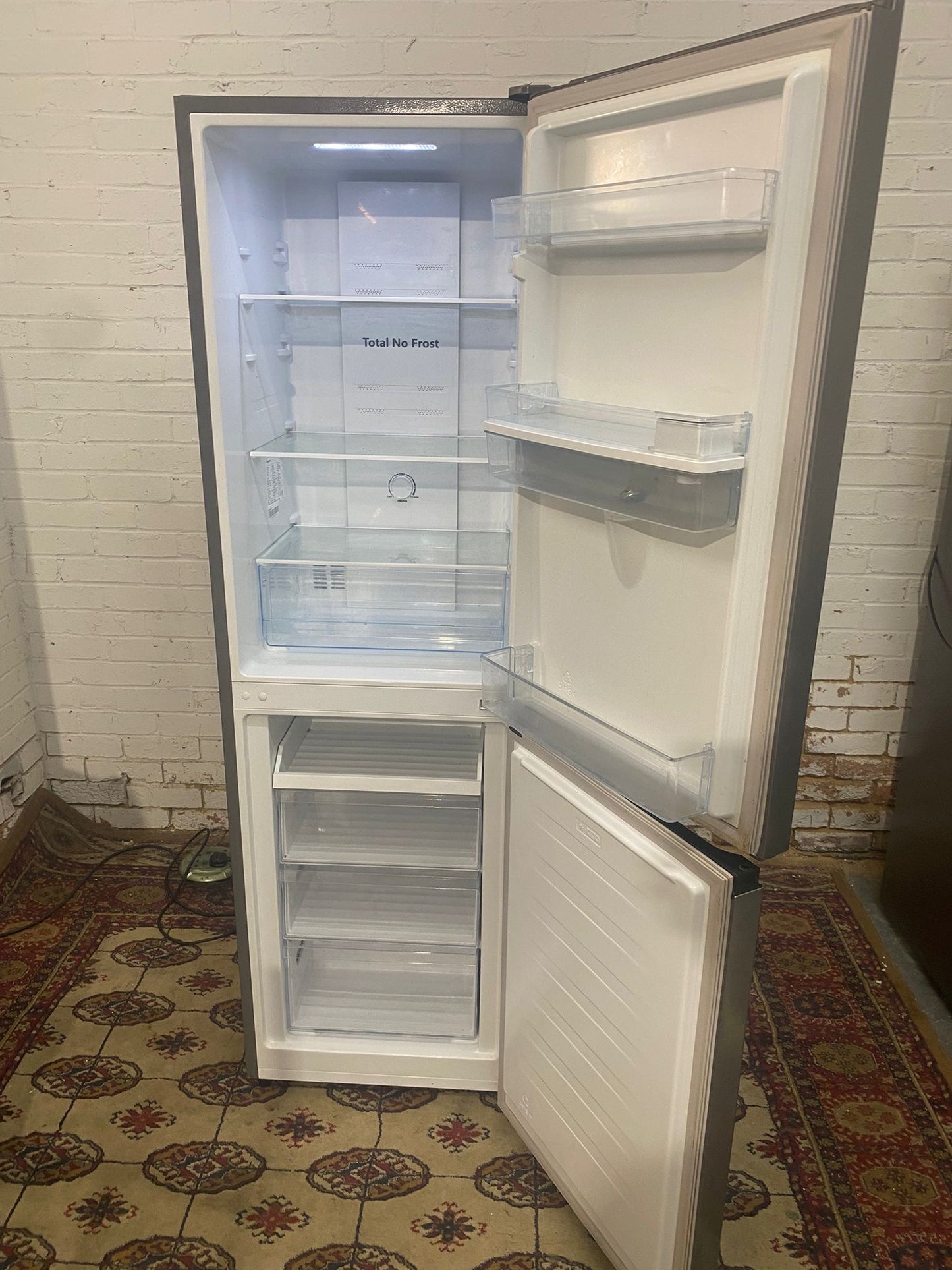 FridgeMaster Grey 182CM Tall Fridge Freezer Water Dispenser Fridge Freezer For Sale