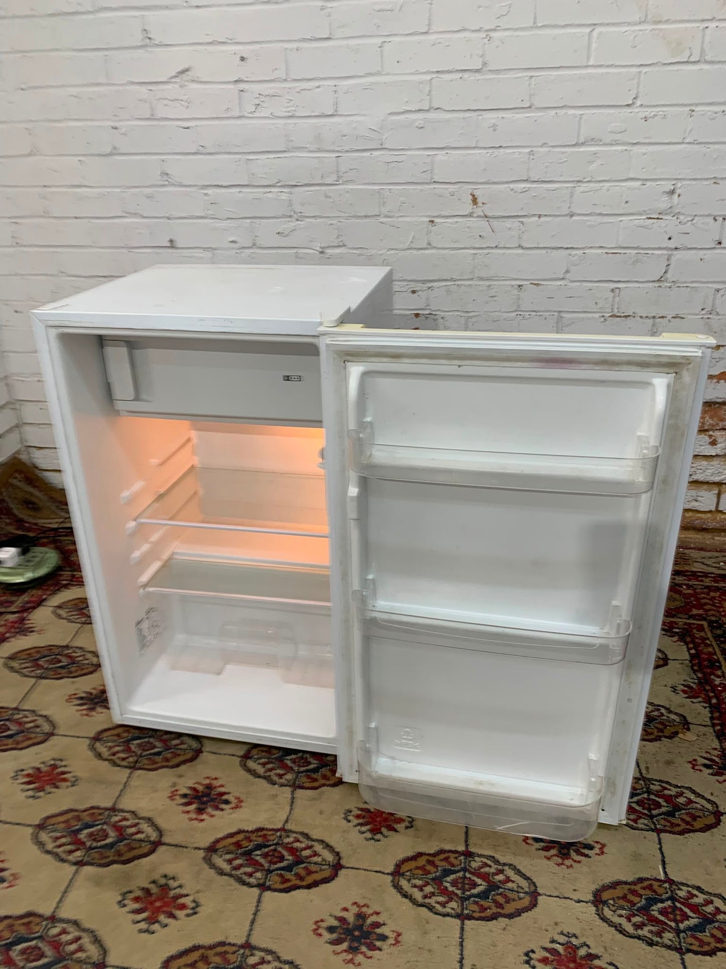 Curreys UnderCounter Fridge & Freezer On Top For Sale