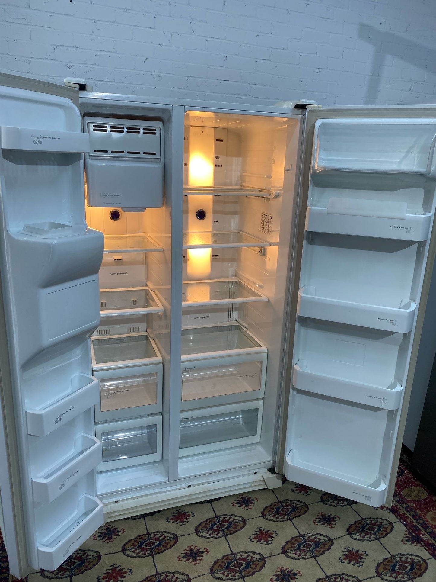 Samsung White American Double Door Fridge Freezer For Sale